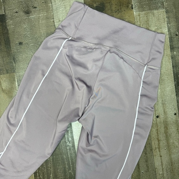 Adidas Active Leggings size Medium - Picture 4 of 9